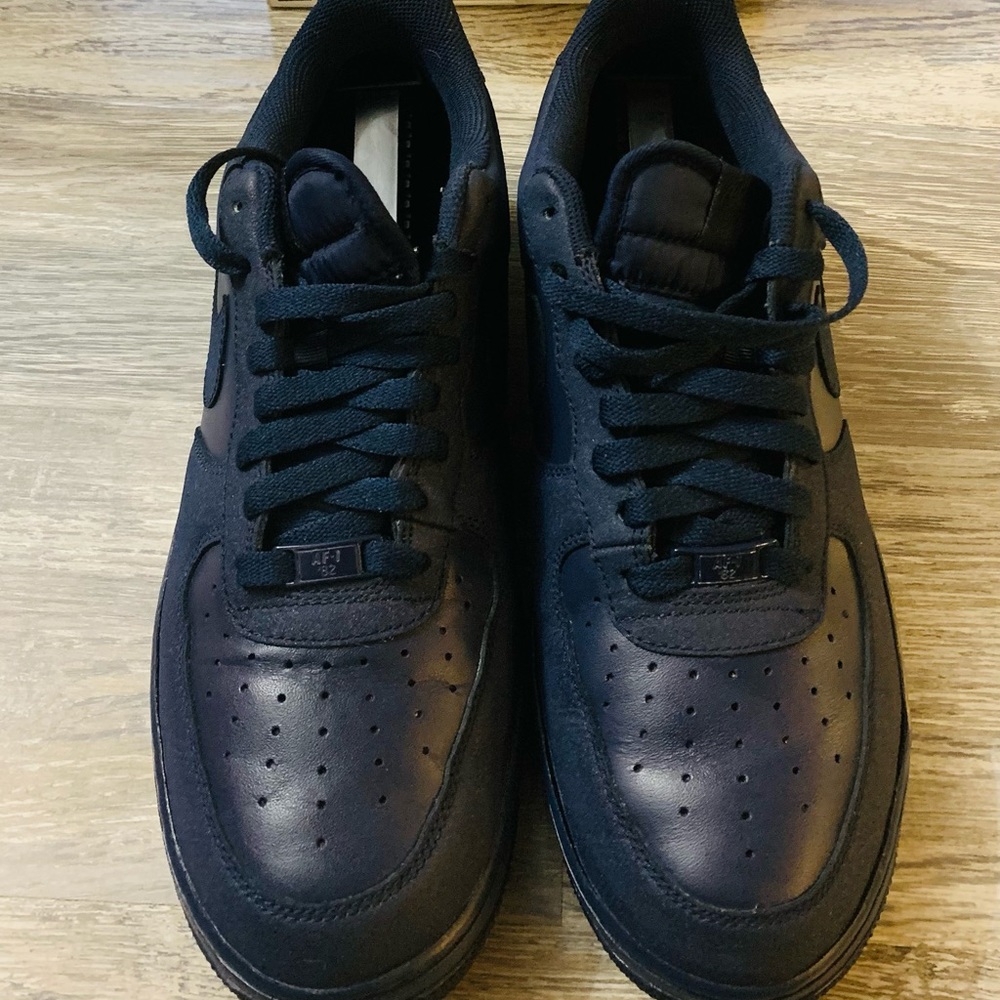 Nike Air Force 1 low sneakers size 10 navy  blue
